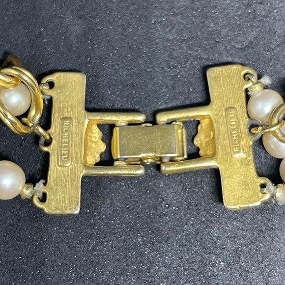 Vtg RICHELIEU SIGNED TRI STRAND Pearl NECKLACE - Picture 2 of 3